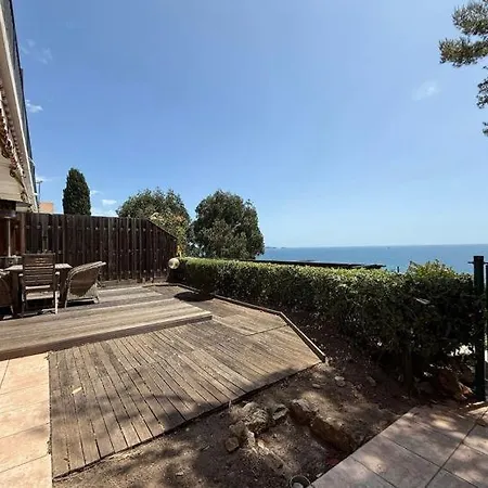 Vila Directly On The Sea *