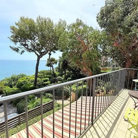 Directly On The Sea *