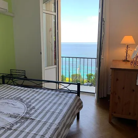 Vila Directly On The Sea *