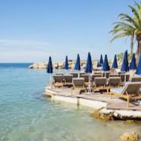 Vila Directly On The Sea *
