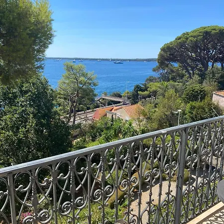Directly On The Sea Villa *