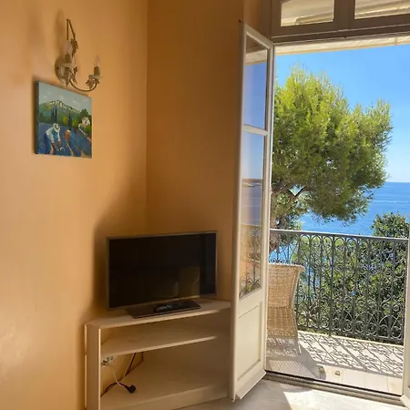Directly On The Sea * Cannes