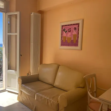 Villa Directly On The Sea